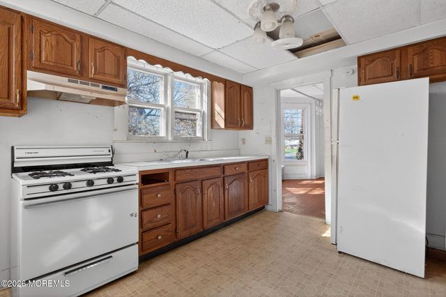 42 Ocean Pathway, Ocean Grove, NJ 07756