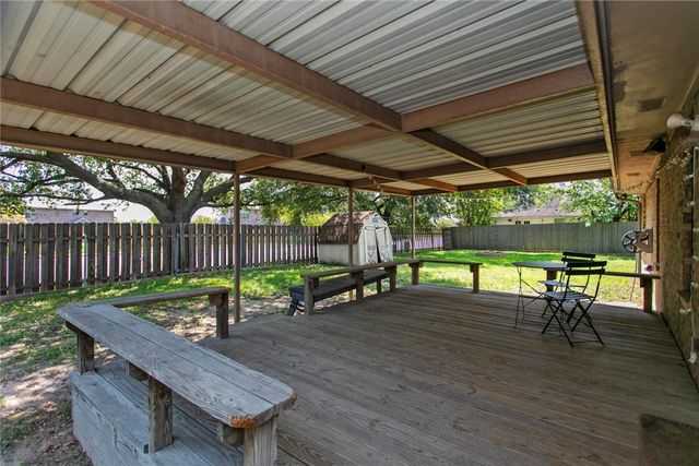 800 Azalea Court, College Station, TX 77840