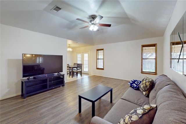 800 Azalea Court, College Station, TX 77840