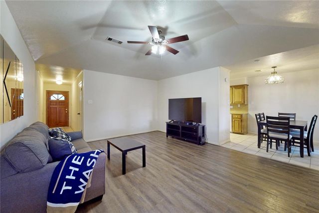 800 Azalea Court, College Station, TX 77840