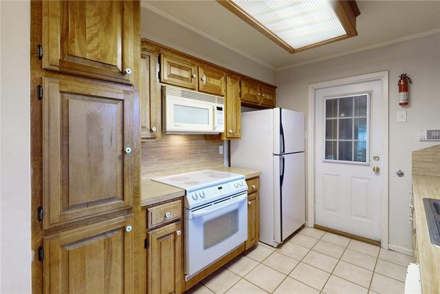 800 Azalea Court, College Station, TX 77840