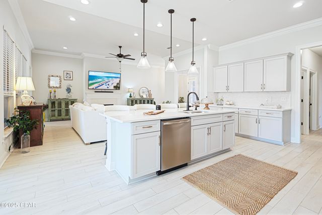 198 Blaze Boulevard, Freeport, FL 32439