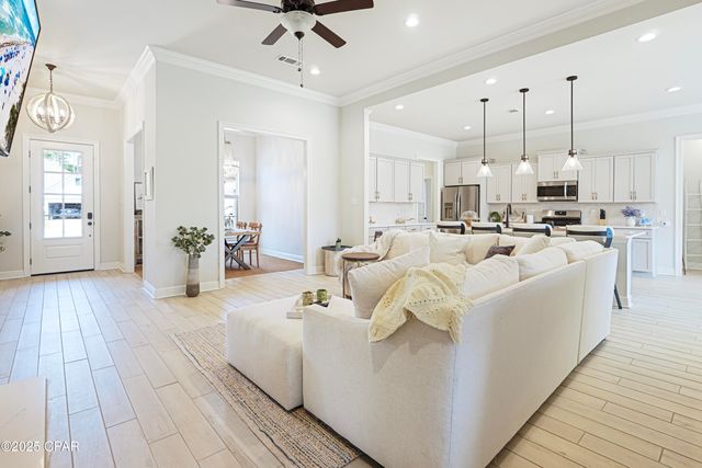 198 Blaze Boulevard, Freeport, FL 32439