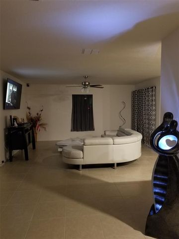 1118 WYNNMERE WALK AVENUE, Ruskin, FL 33570