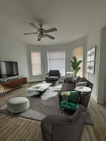 3287 W Wrightwood Avenue 1, Chicago, IL 60647