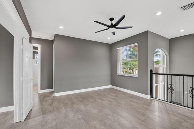 6899 Houlton Circle, Lake Worth, FL 33467