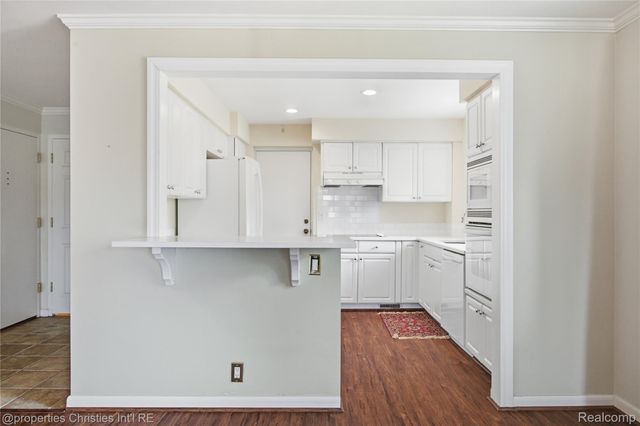 450 Oak Avenue 203, Birmingham, MI 48009