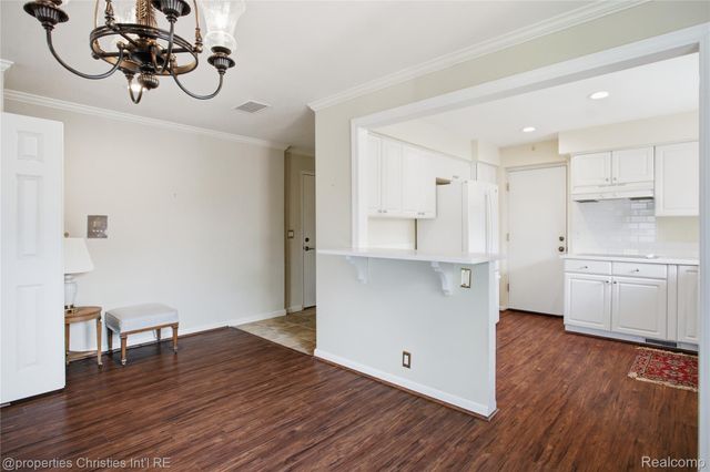 450 Oak Avenue 203, Birmingham, MI 48009
