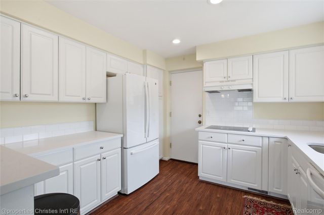 450 Oak Avenue 203, Birmingham, MI 48009