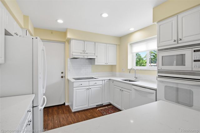 450 Oak Avenue 203, Birmingham, MI 48009