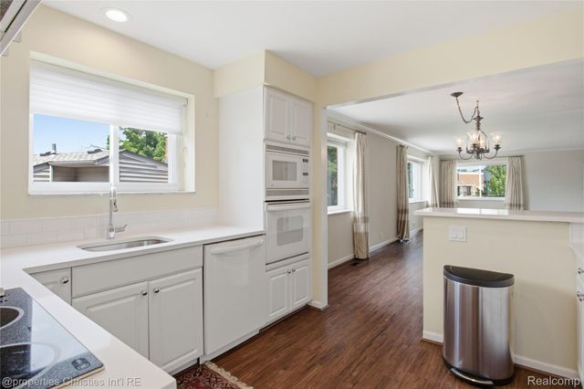 450 Oak Avenue 203, Birmingham, MI 48009