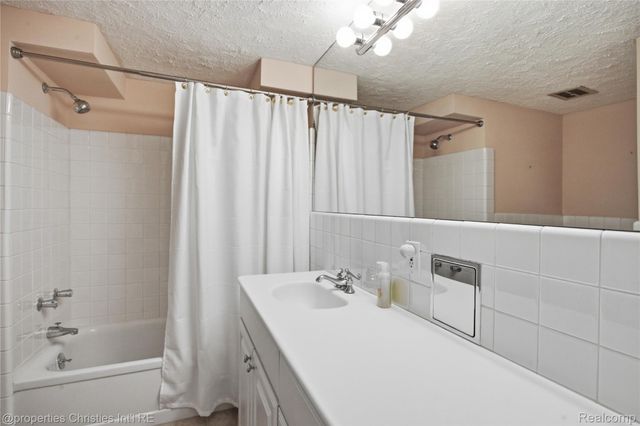 450 Oak Avenue 203, Birmingham, MI 48009
