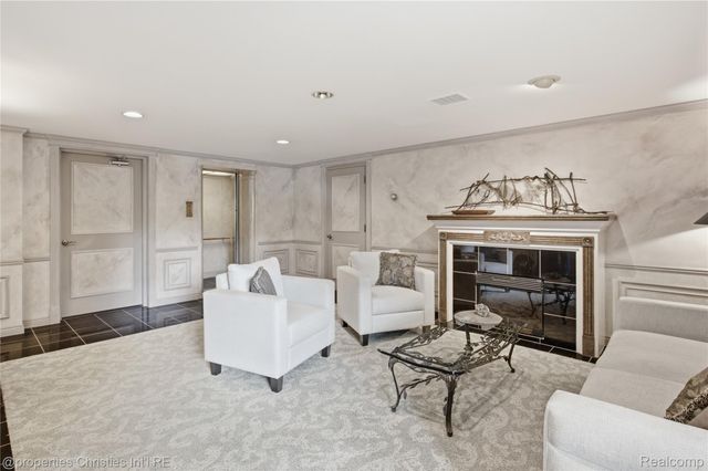 450 Oak Avenue 203, Birmingham, MI 48009