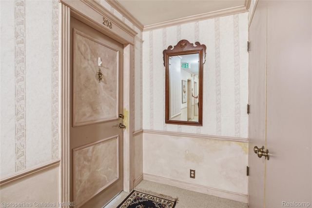 450 Oak Avenue 203, Birmingham, MI 48009