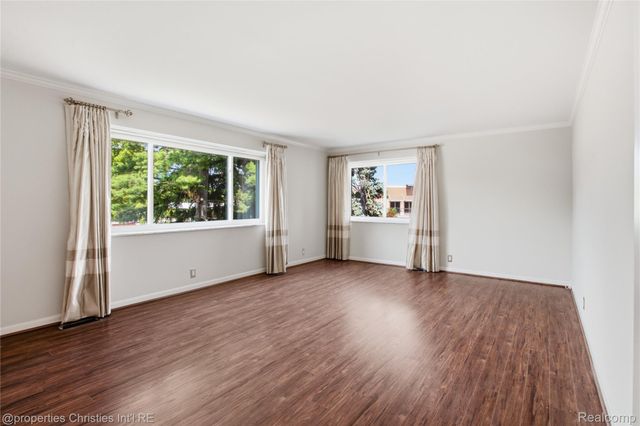 450 Oak Avenue 203, Birmingham, MI 48009