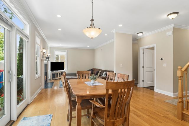 103 S Donald Avenue, Arlington Heights, IL 60004