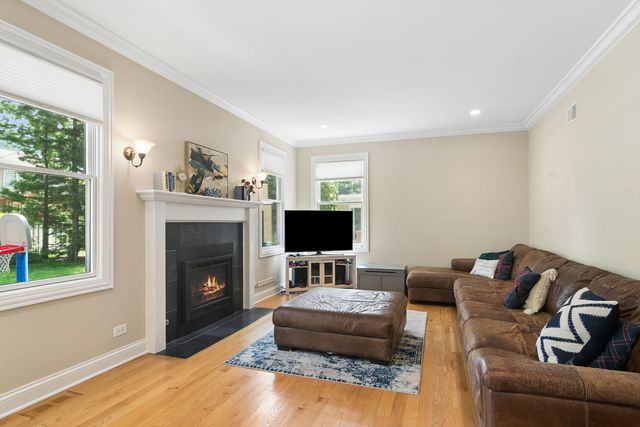 103 S Donald Avenue, Arlington Heights, IL 60004