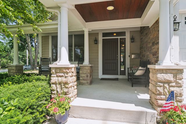 103 S Donald Avenue, Arlington Heights, IL 60004