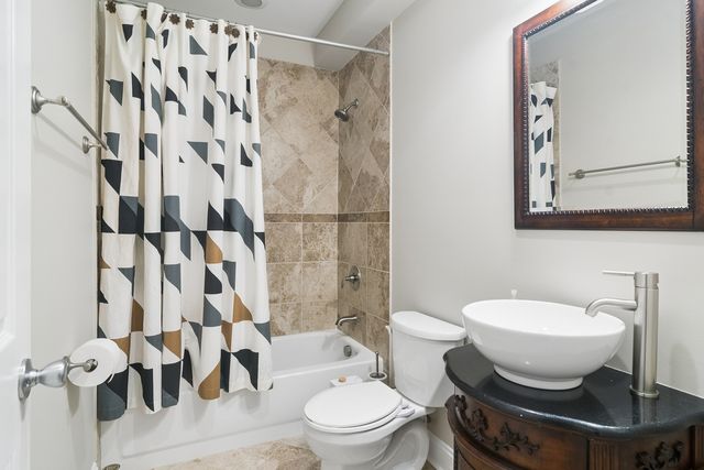 103 S Donald Avenue, Arlington Heights, IL 60004