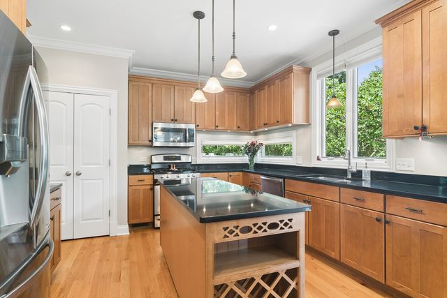 103 S Donald Avenue, Arlington Heights, IL 60004