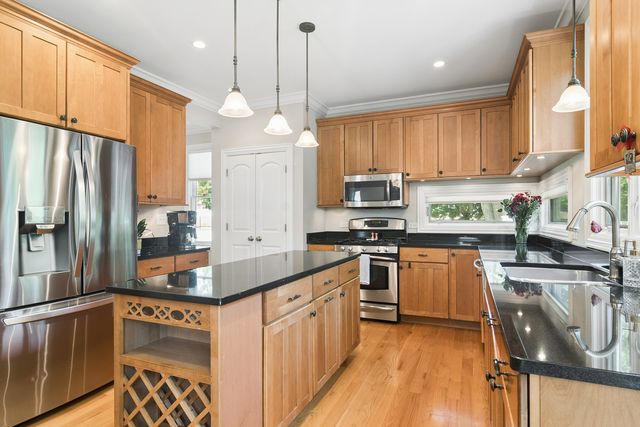 103 S Donald Avenue, Arlington Heights, IL 60004
