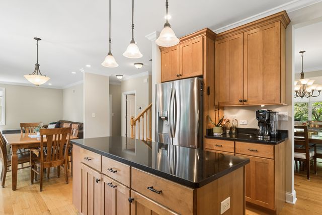 103 S Donald Avenue, Arlington Heights, IL 60004