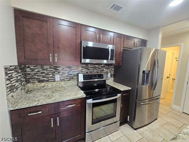 960 Hearty ST, North Fort Myers, FL 33903