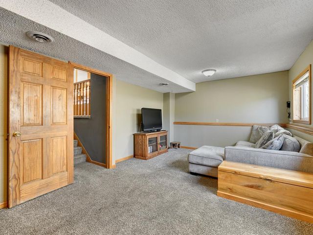 2695 196th Avenue NE, Cedar, MN 55011