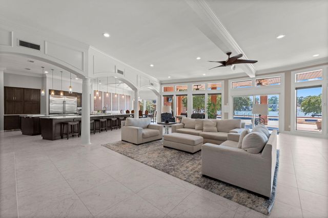 40 La Jolla Circle, Montgomery, TX 77356