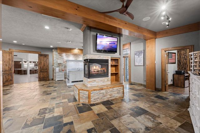 40 La Jolla Circle, Montgomery, TX 77356