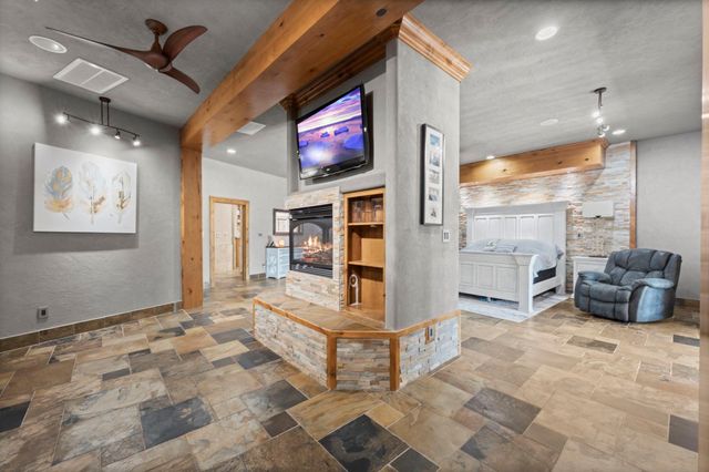 40 La Jolla Circle, Montgomery, TX 77356