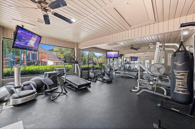 40 La Jolla Circle, Montgomery, TX 77356