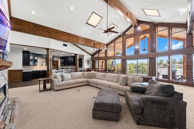 40 La Jolla Circle, Montgomery, TX 77356