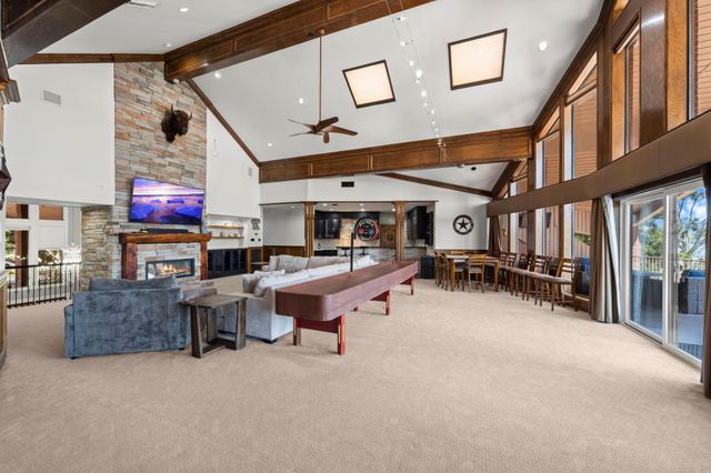 40 La Jolla Circle, Montgomery, TX 77356