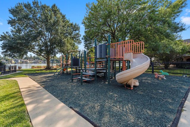 40 La Jolla Circle, Montgomery, TX 77356