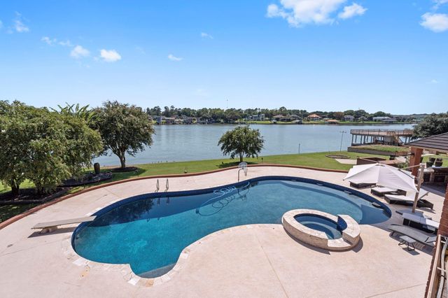 40 La Jolla Circle, Montgomery, TX 77356