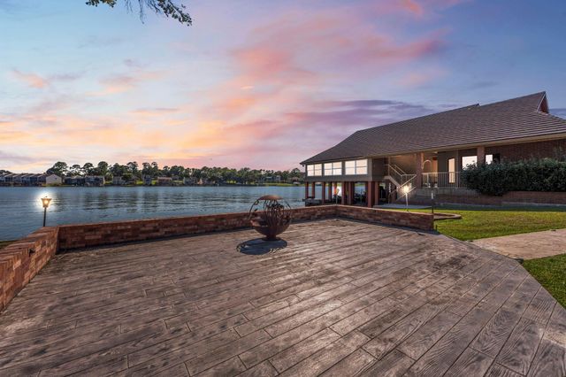 40 La Jolla Circle, Montgomery, TX 77356