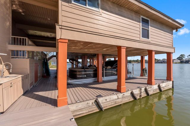 40 La Jolla Circle, Montgomery, TX 77356