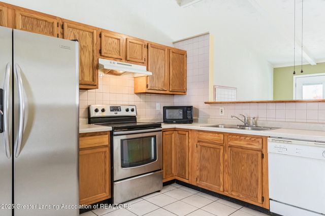 4304 Dumfries Circle, Lansing, MI 48911