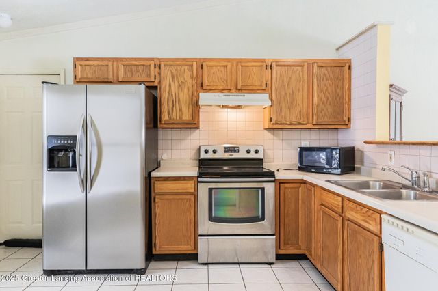 4304 Dumfries Circle, Lansing, MI 48911