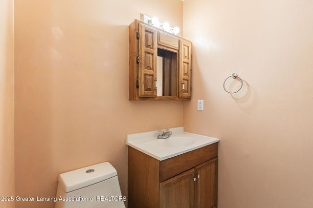 4304 Dumfries Circle, Lansing, MI 48911