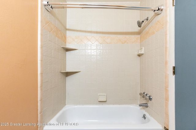 4304 Dumfries Circle, Lansing, MI 48911