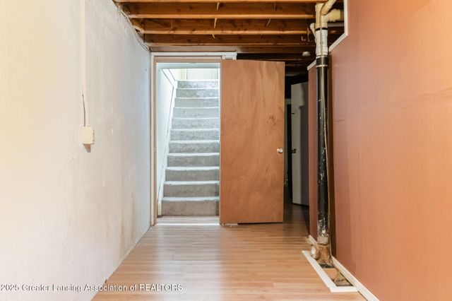 4304 Dumfries Circle, Lansing, MI 48911