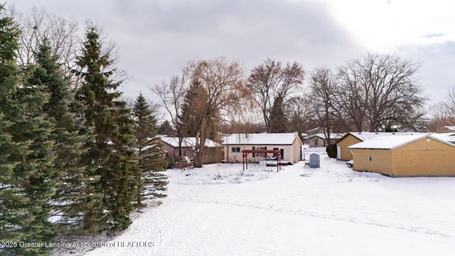 4304 Dumfries Circle, Lansing, MI 48911