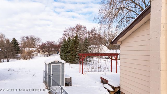 4304 Dumfries Circle, Lansing, MI 48911