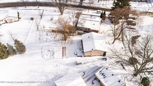 4304 Dumfries Circle, Lansing, MI 48911