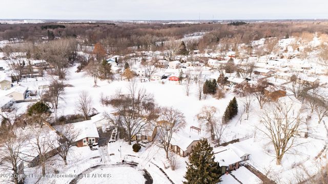 4304 Dumfries Circle, Lansing, MI 48911