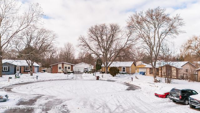 4304 Dumfries Circle, Lansing, MI 48911