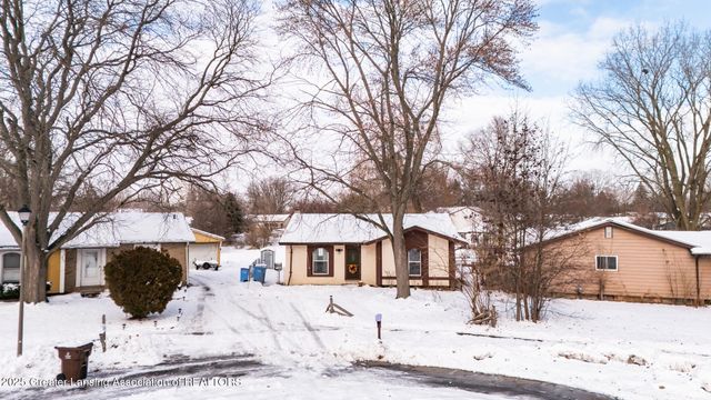 4304 Dumfries Circle, Lansing, MI 48911