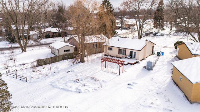 4304 Dumfries Circle, Lansing, MI 48911